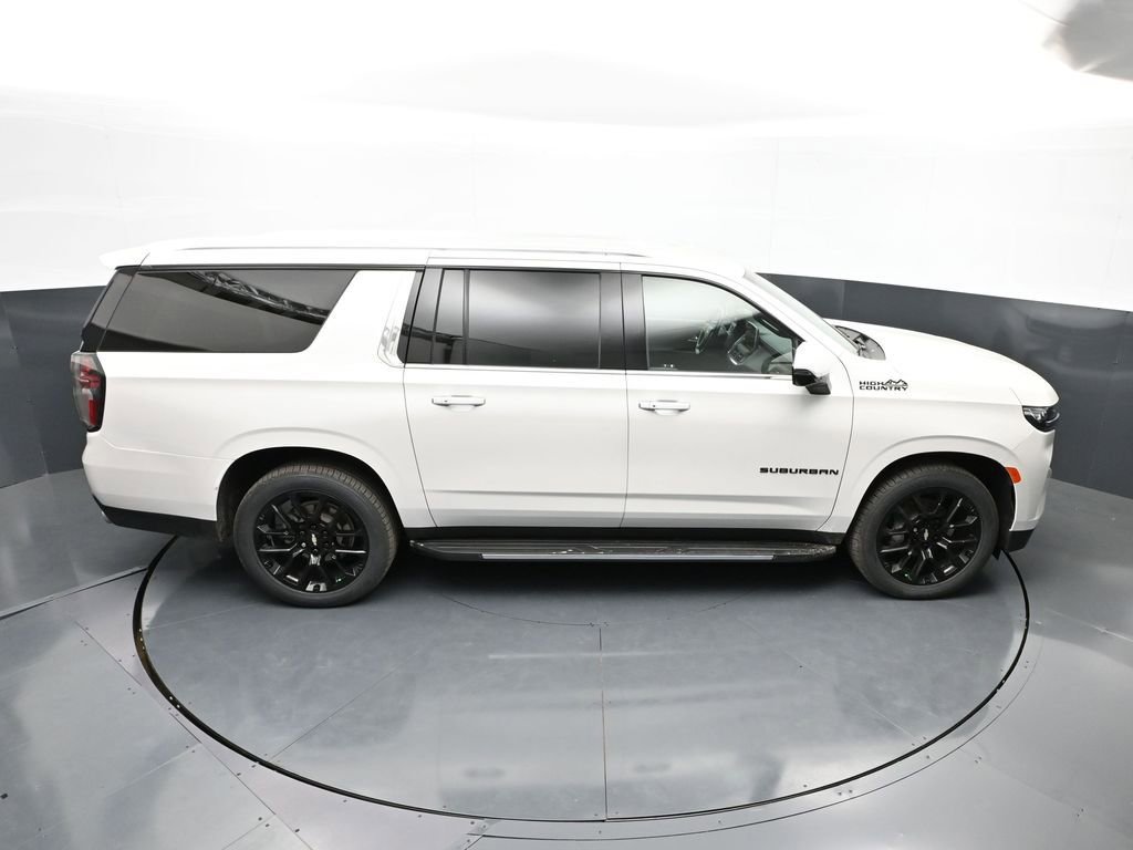 Used 2022 Chevrolet Suburban High Country w/ LPO, Illumination Package AWD/4WD image 40