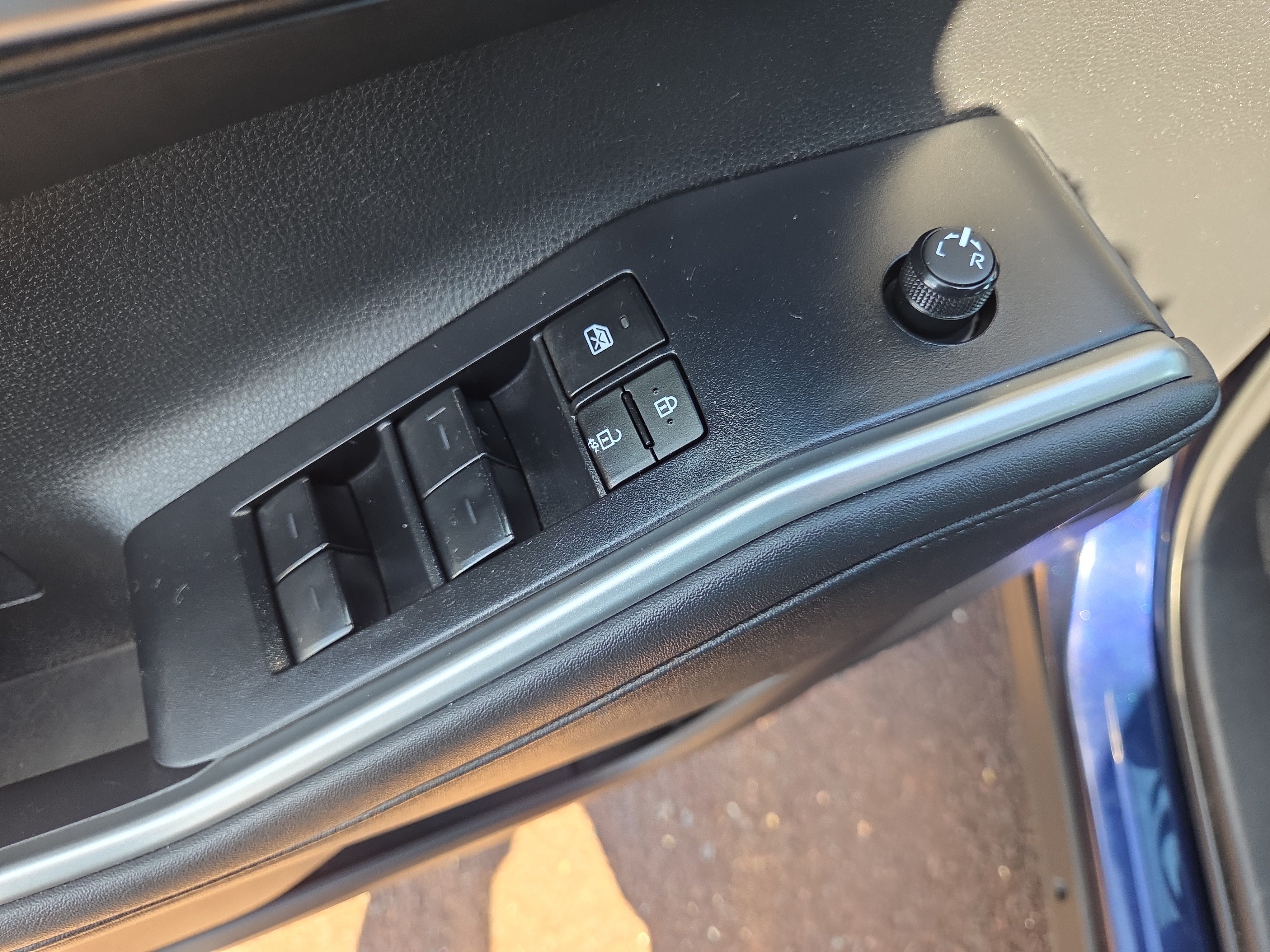 Used 2023 Toyota Highlander XLE AWD/4WD image 28