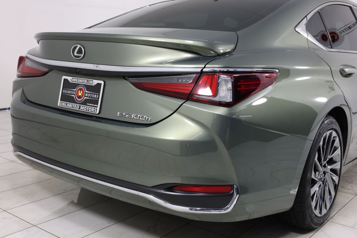 Used 2024 Lexus ES 300h Ultra Luxury w/ Accessory Package (Z2) FWD image 44