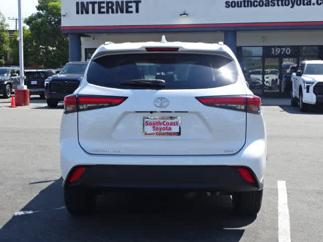 Used 2022 Toyota Highlander XLE FWD image 14