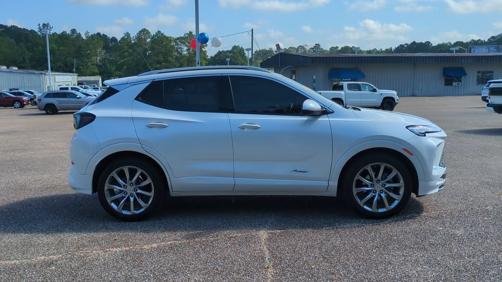 Used 2024 Buick Encore GX Avenir w/ Avenir Convenience Package FWD image 4