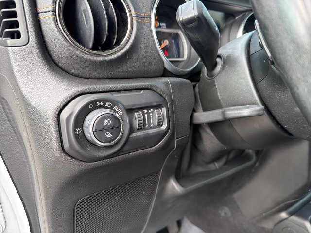 Used 2021 Jeep Gladiator Overland AWD/4WD image 12