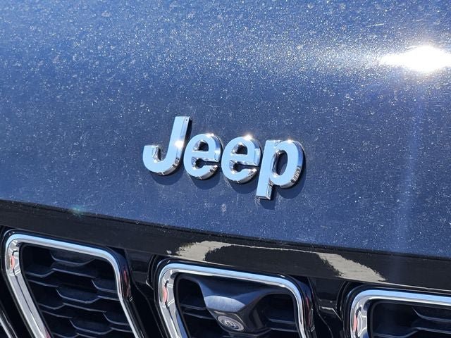 Used 2023 Jeep Grand Cherokee Limited w/ Luxury Tech Group II AWD/4WD image 43