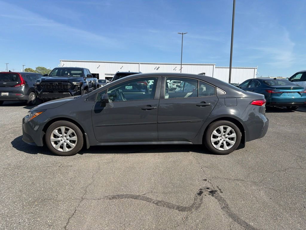 Used 2026 Toyota Corolla LE FWD image 2