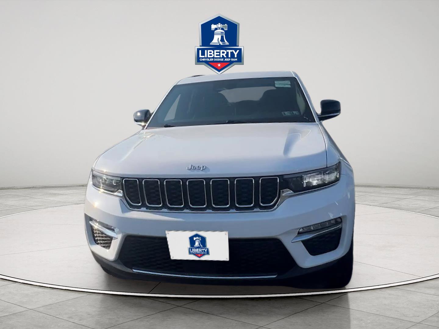 Certified 2024 Jeep Grand Cherokee Limited AWD/4WD image 2