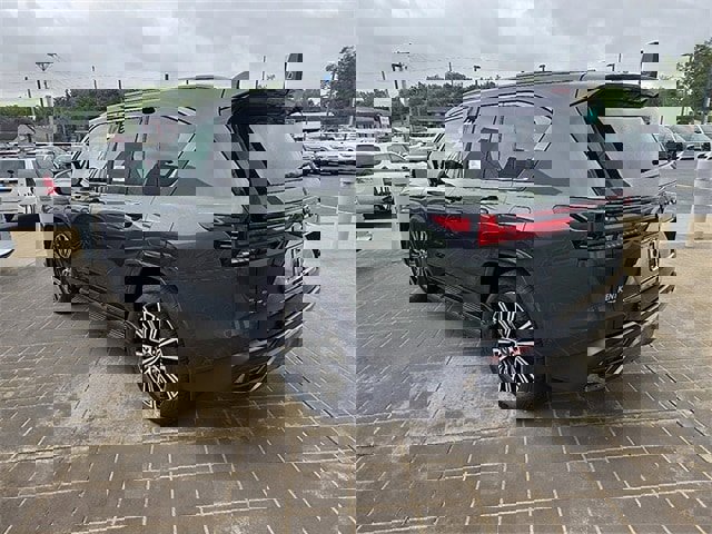 New 2025 Lexus LX 600 4WD w/ Luxury Package image 4