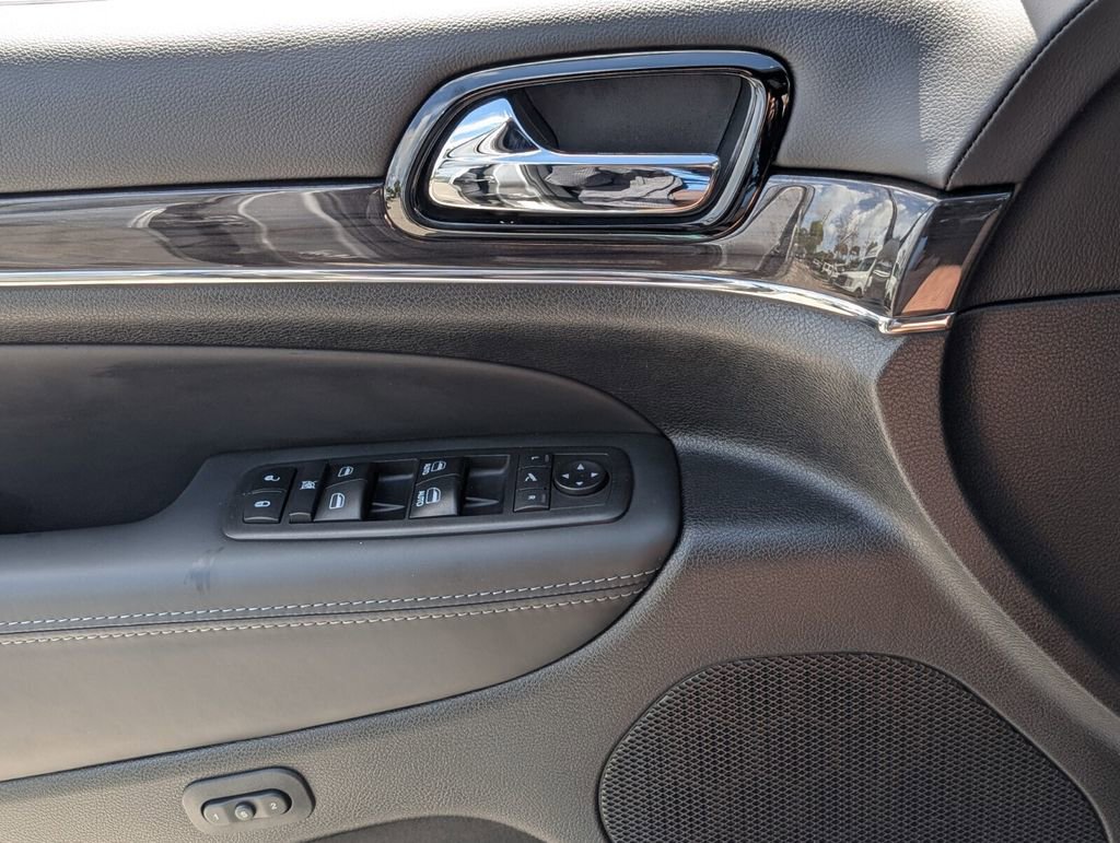 Used 2019 Jeep Grand Cherokee Overland image 27