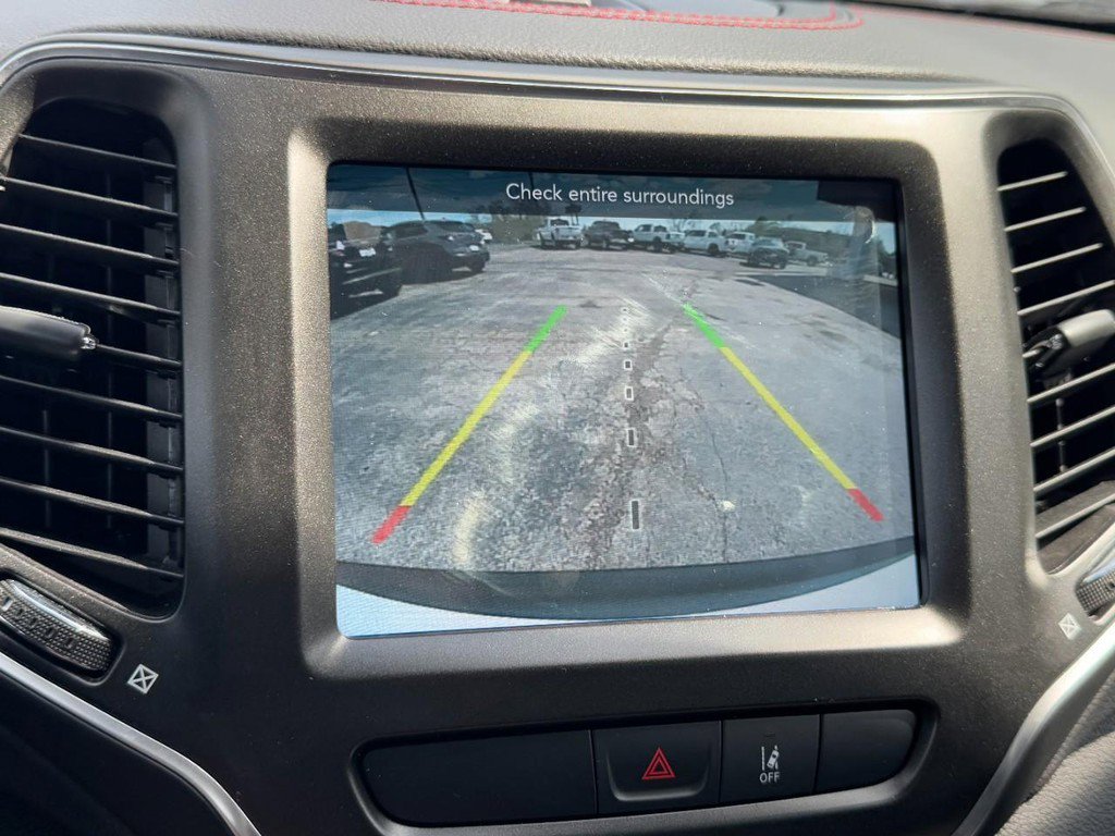 Used 2022 Jeep Cherokee Trailhawk AWD/4WD image 23