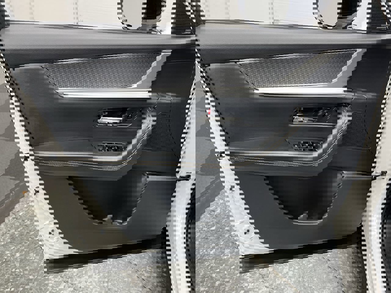 Certified 2025 MAZDA CX-90 Plug-In Hybrid w/Premium Sport image 9