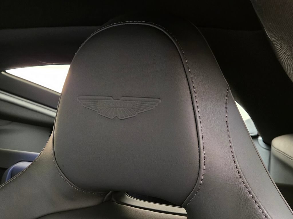 Used 2025 Aston Martin V8 Vantage Coupe RWD image 28