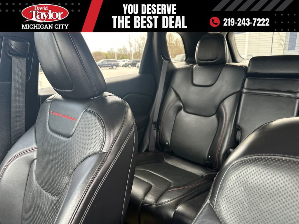 Used 2019 Jeep Cherokee Trailhawk image 15