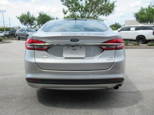 Used 2017 Ford Fusion SE w/ Fusion SE Technology Package FWD image 5