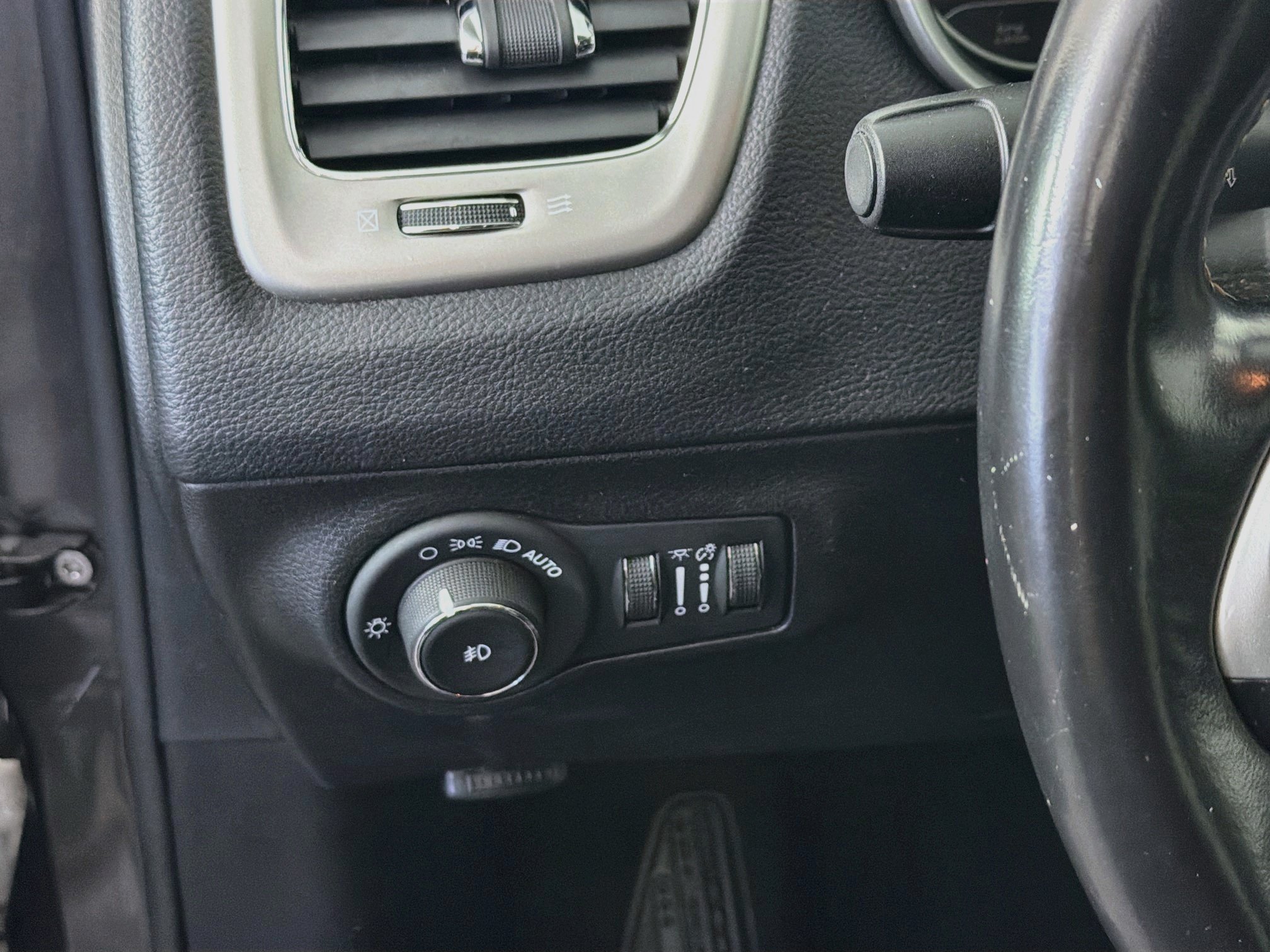 Used 2020 Jeep Compass Latitude w/ Popular Equipment Group FWD image 16