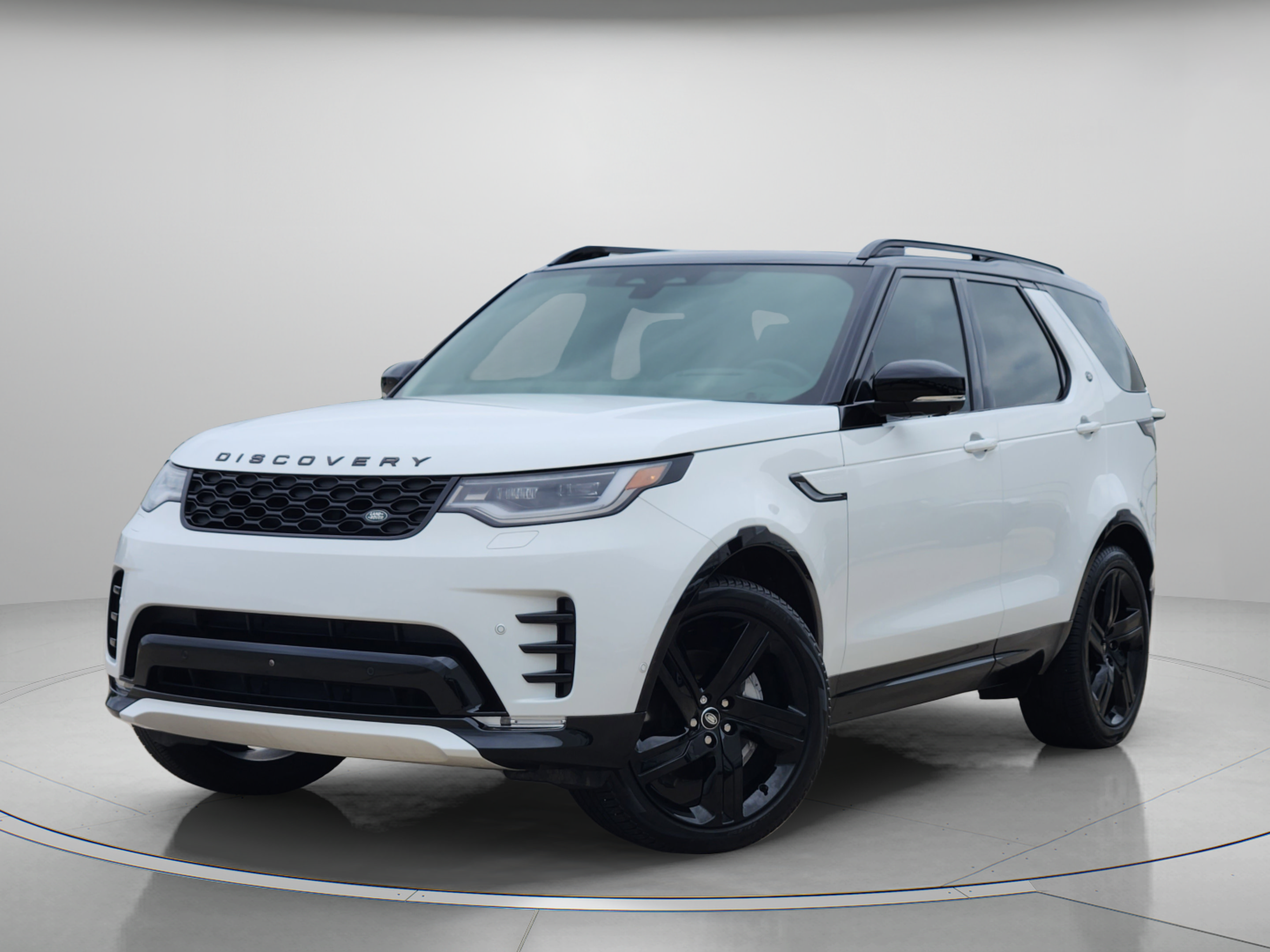 Certified 2025 Land Rover Discovery Dynamic SE AWD/4WD image 1