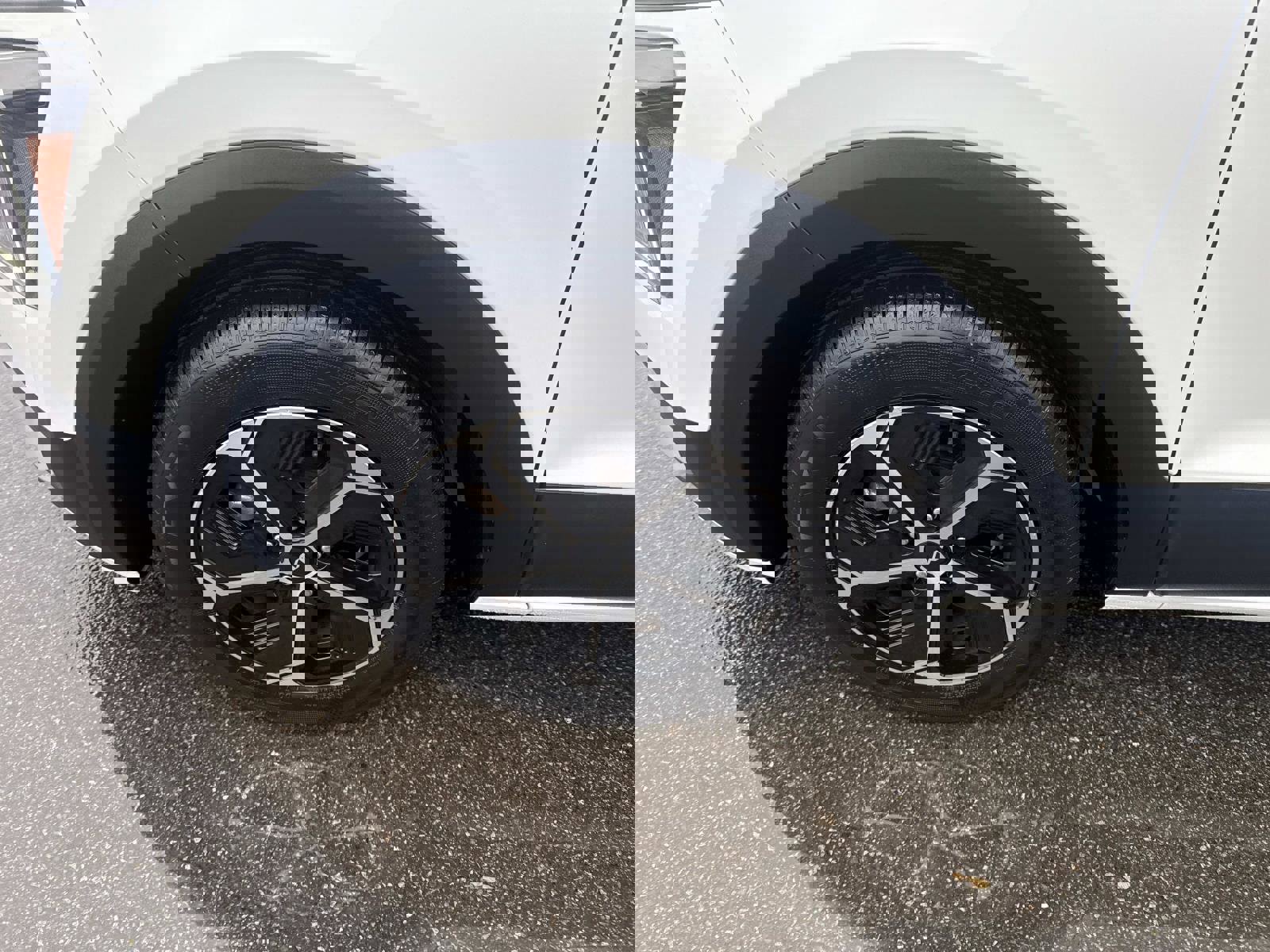 Used 2023 Kia Niro EX image 13