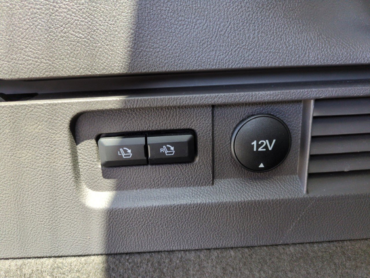 Used 2017 Lincoln MKX Select w/ Select Plus Package FWD image 35