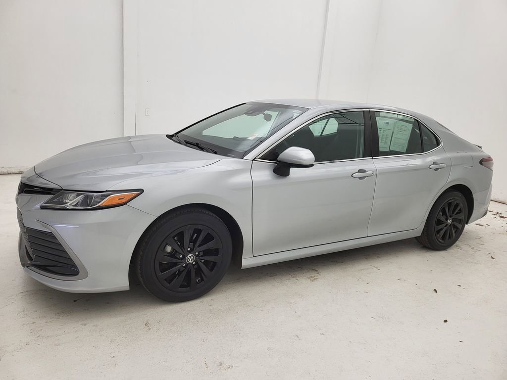 Used 2022 Toyota Camry LE image 17