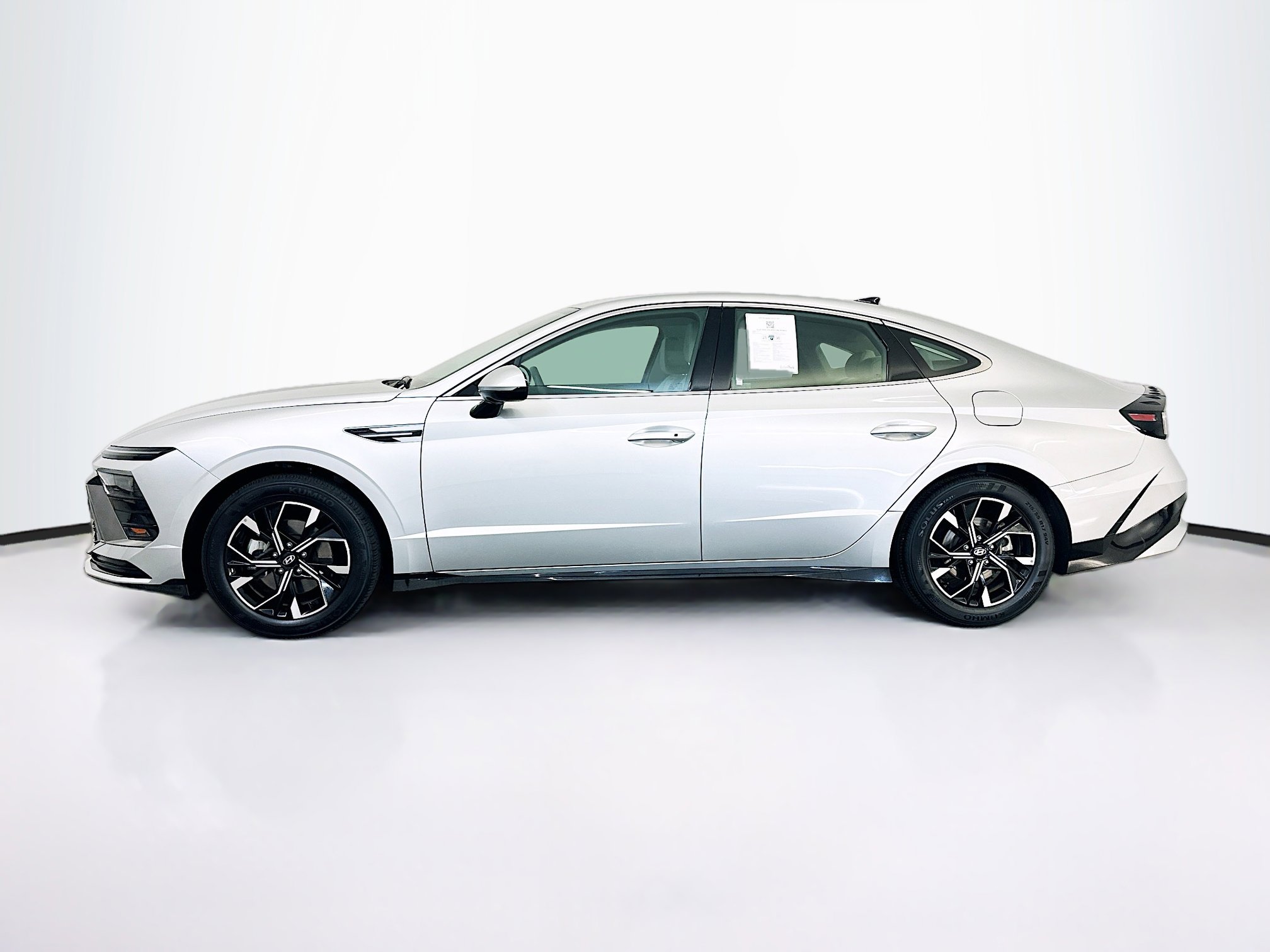 Used 2025 Hyundai Sonata SEL FWD image 4