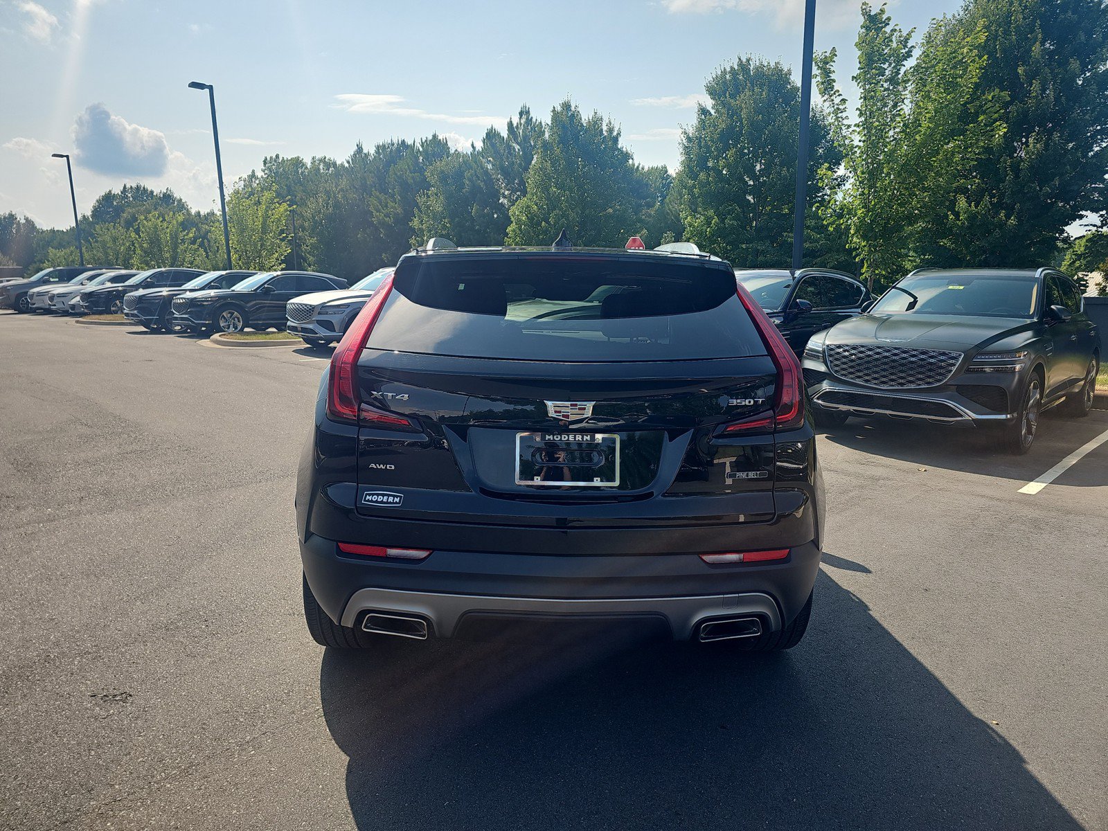 Used 2023 Cadillac XT4 Premium Luxury w/ Cold Weather Package AWD/4WD image 8
