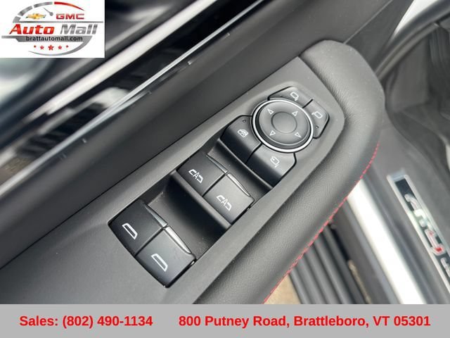 Certified 2025 GMC Yukon AT4 Ultimate AWD/4WD image 12