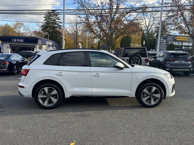 Certified 2025 Audi Q5 2.0T Premium w/ Convenience Plus Package image 4