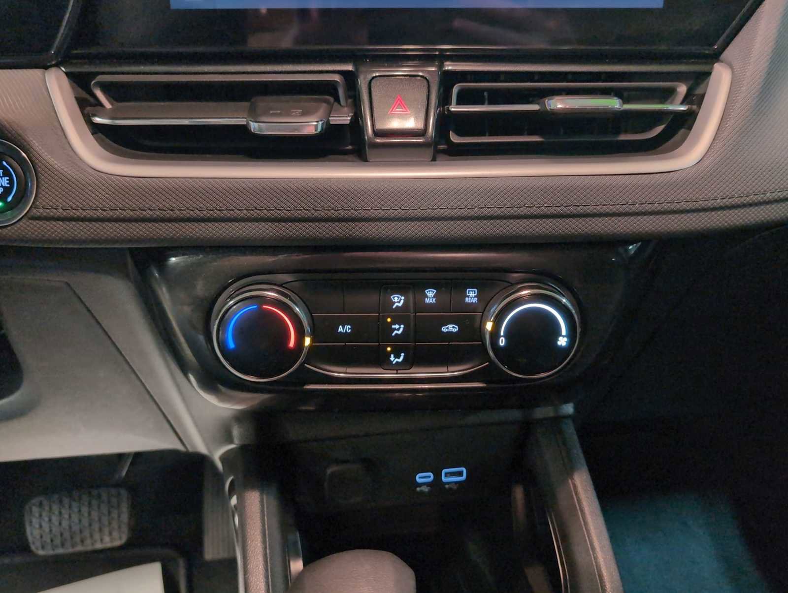 Used 2025 Chevrolet TrailBlazer LT FWD image 17