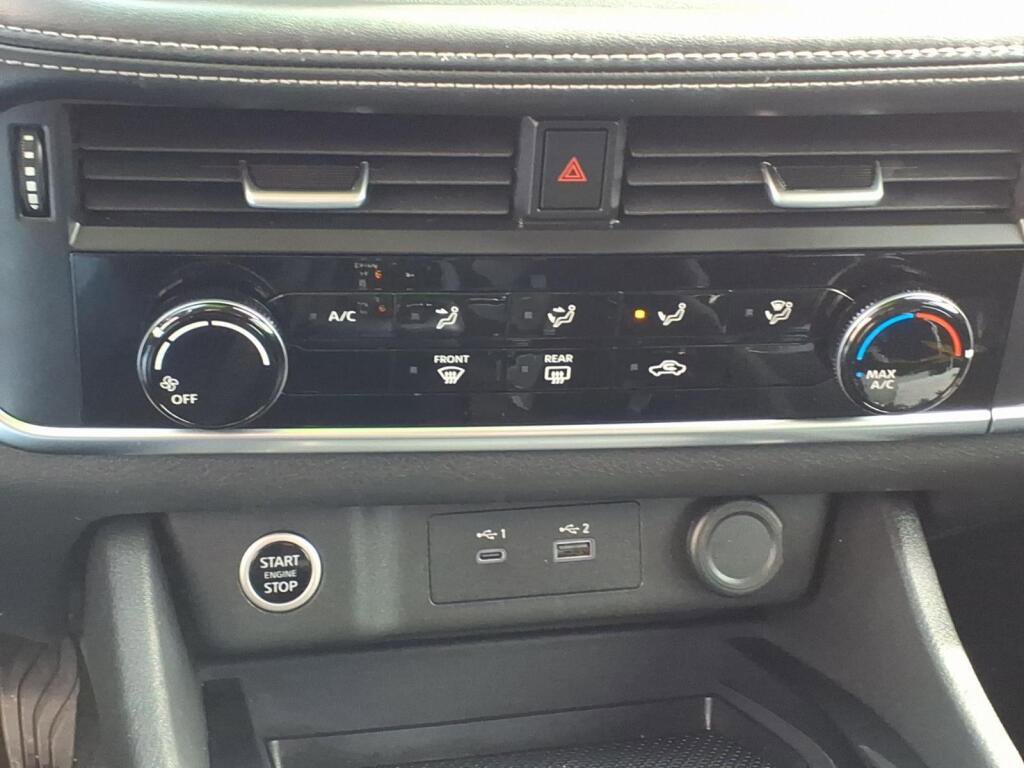 Used 2023 Nissan Rogue S image 17