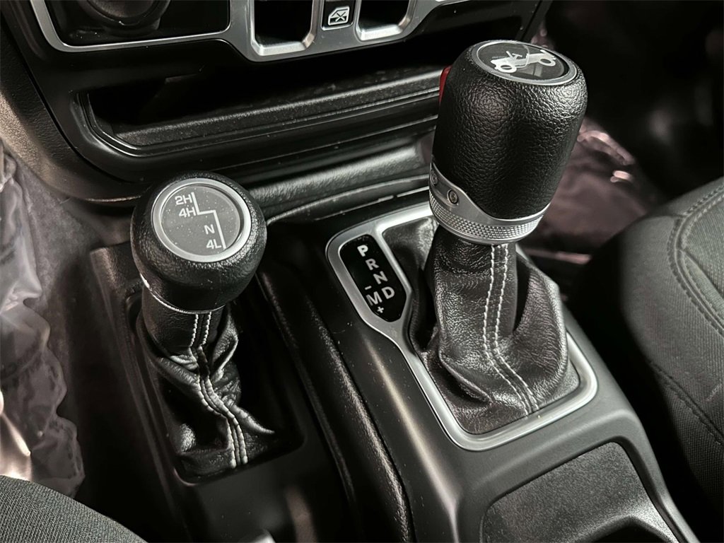 Used 2018 Jeep Wrangler Unlimited Sahara image 20