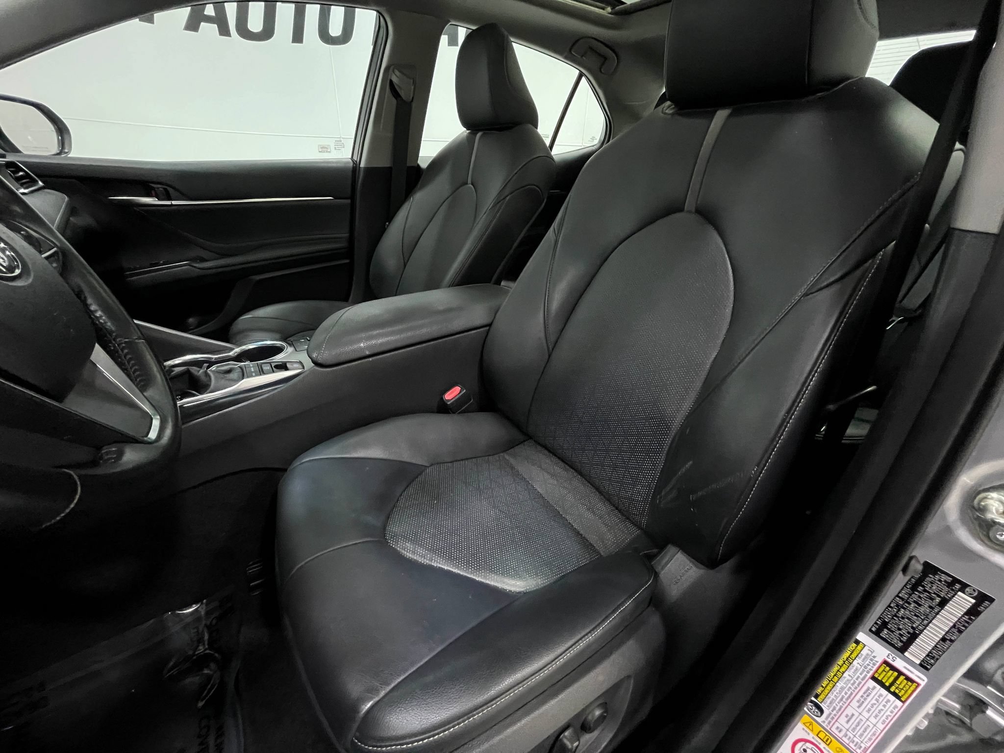 Used 2018 Toyota Camry XSE FWD image 13