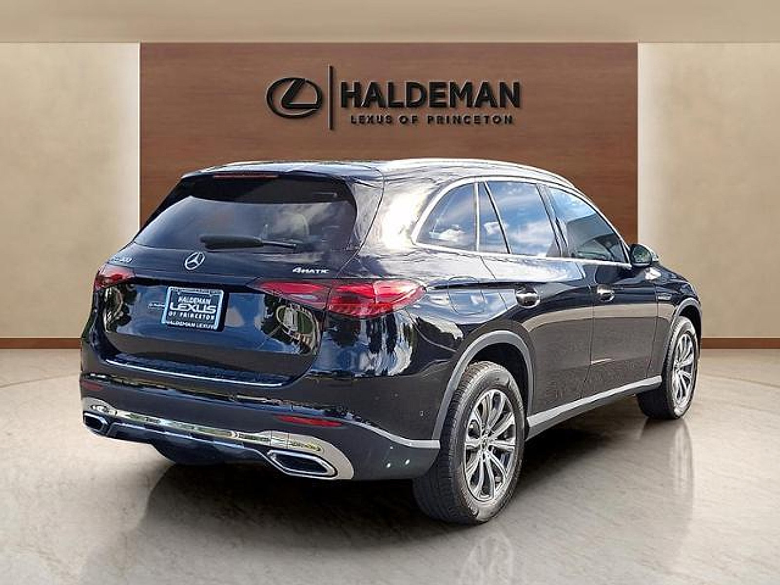 Used 2023 Mercedes-Benz GLC 300 4MATIC image 6