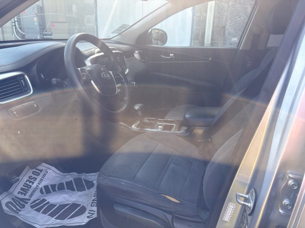 Used 2019 Kia Sorento L FWD image 6