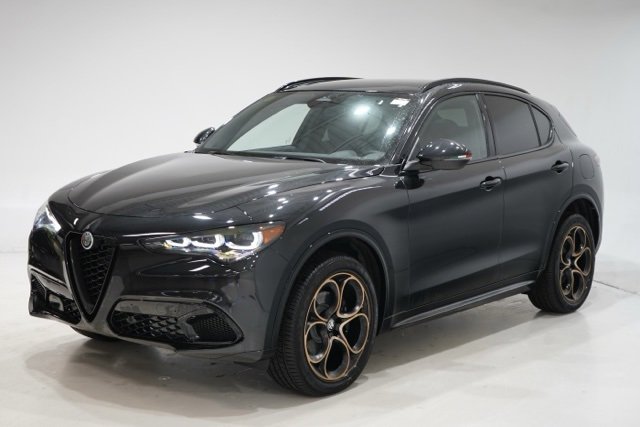 New 2025 Alfa Romeo Stelvio Sprint image 3