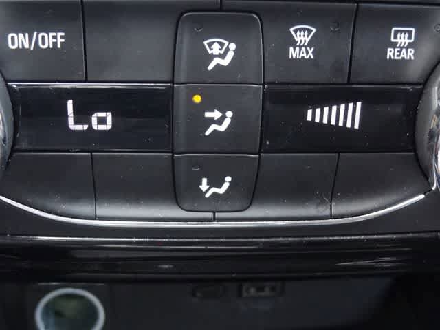 Used 2025 Chevrolet Trax LT FWD image 26