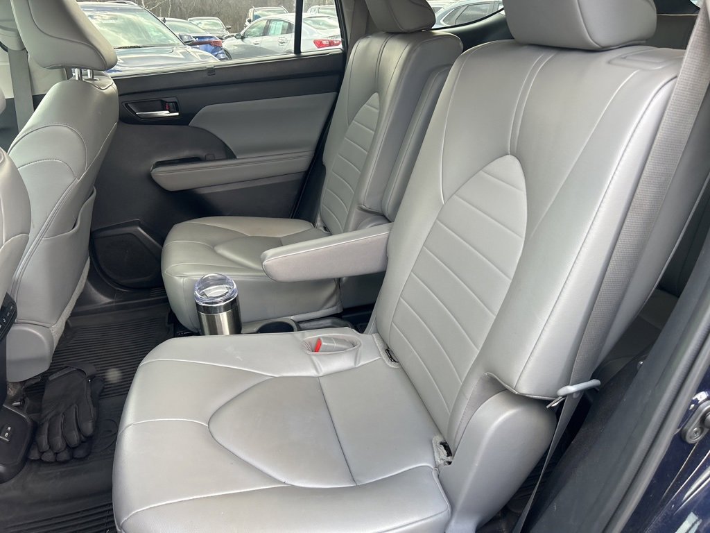 Used 2023 Toyota Highlander XLE image 19