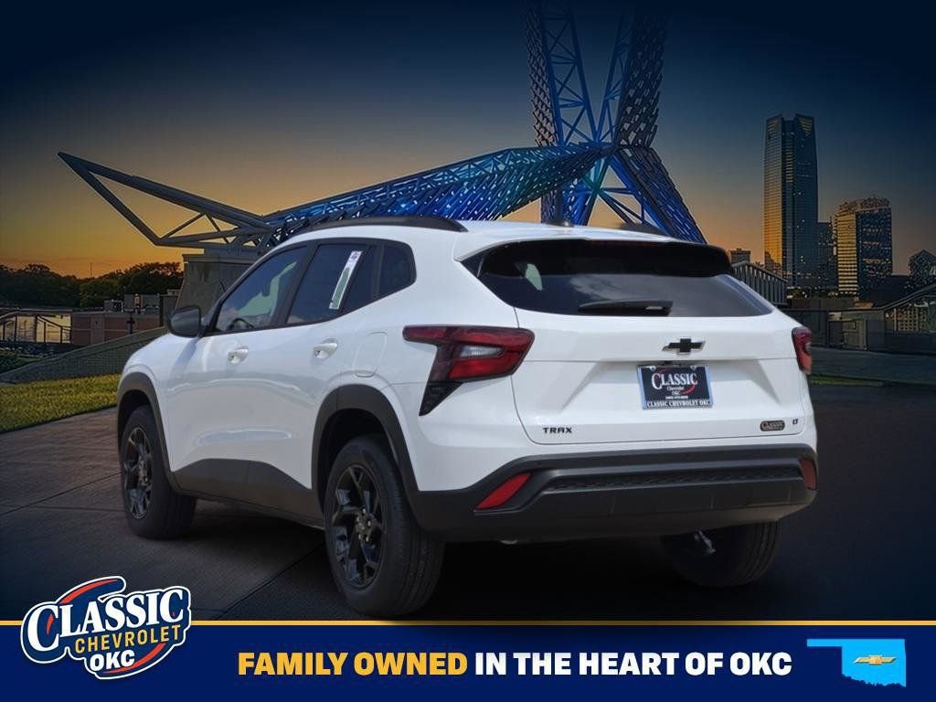 New 2026 Chevrolet Trax LT w/ Driver Confidence Package FWD image 3