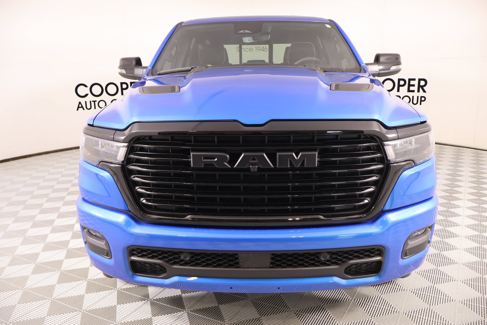 Used 2025 RAM 1500 Laramie w/ Night Edition AWD/4WD image 9