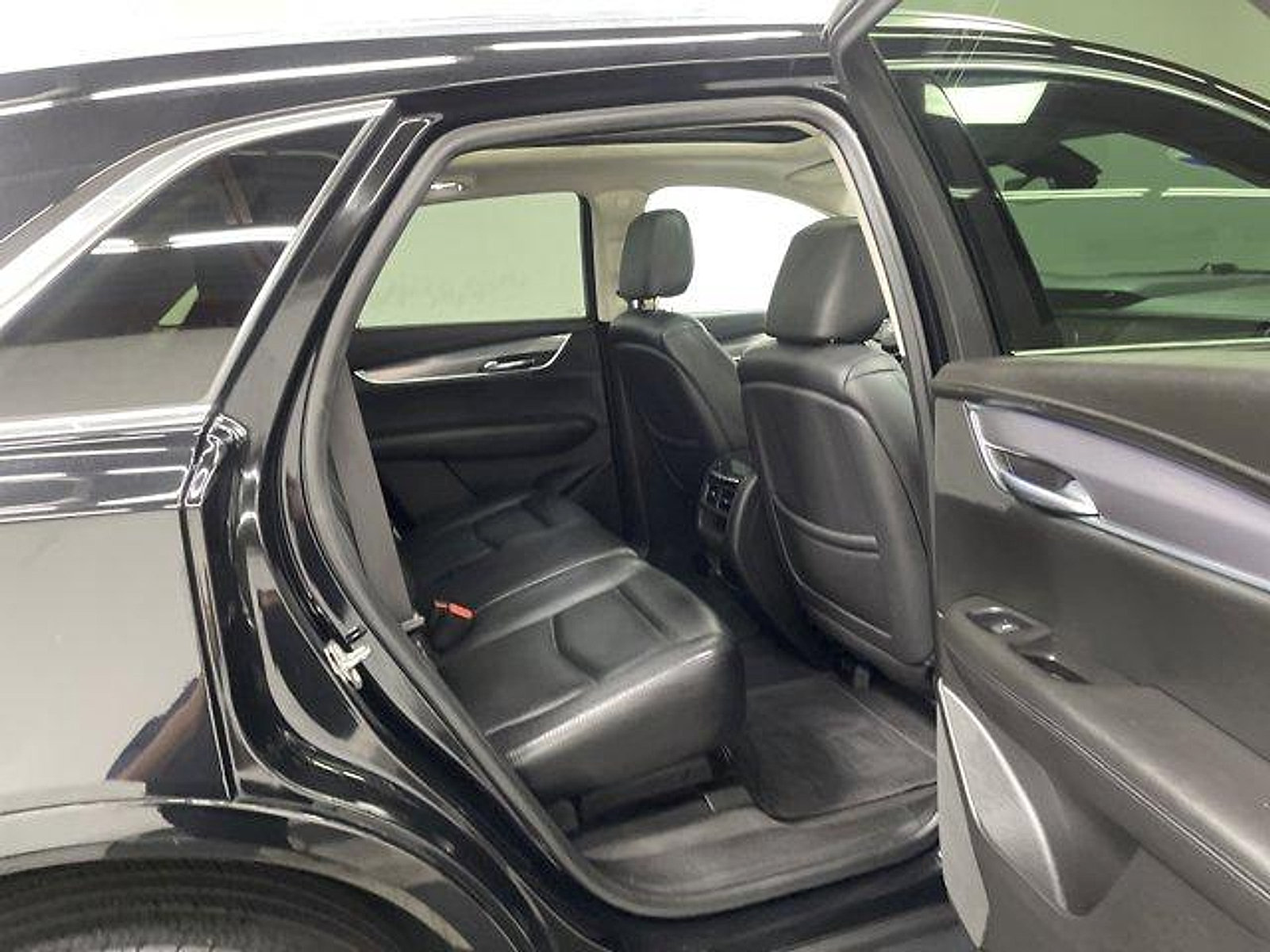 Used 2018 Cadillac XT5 Premium Luxury FWD image 15