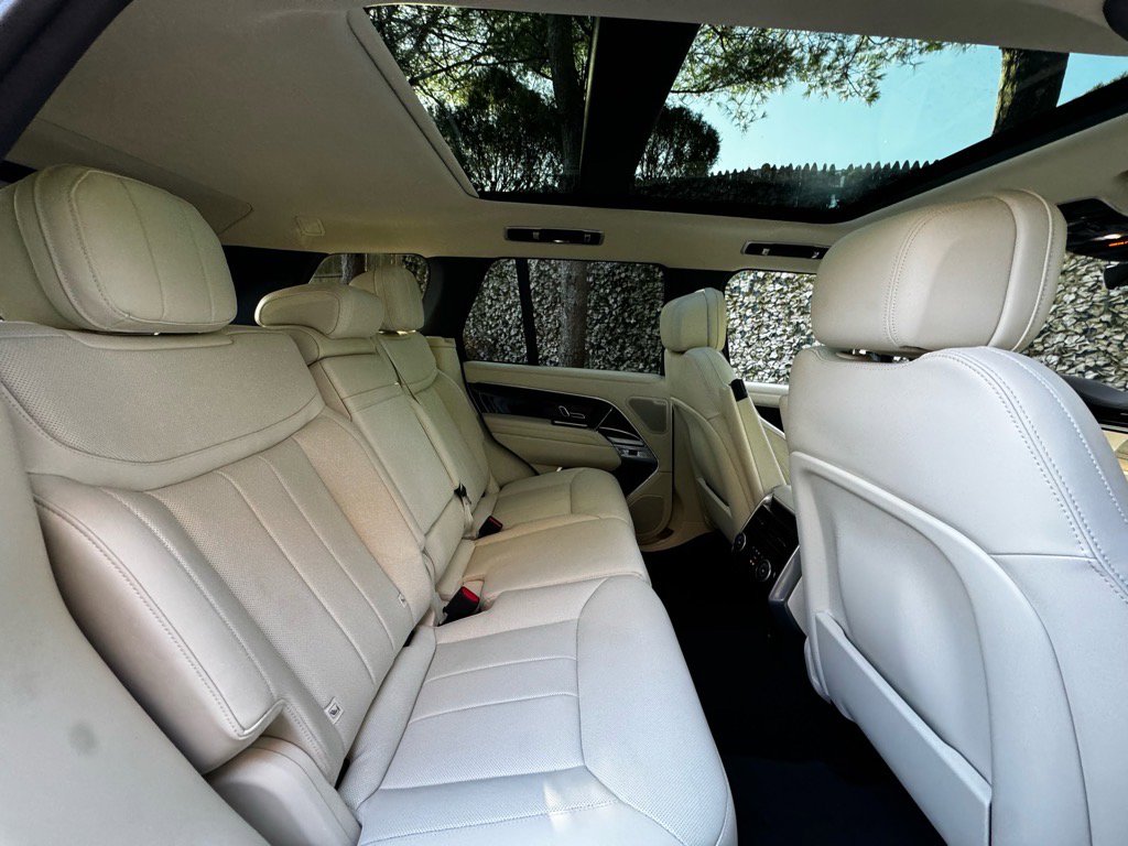Used 2025 Land Rover Range Rover SE image 22