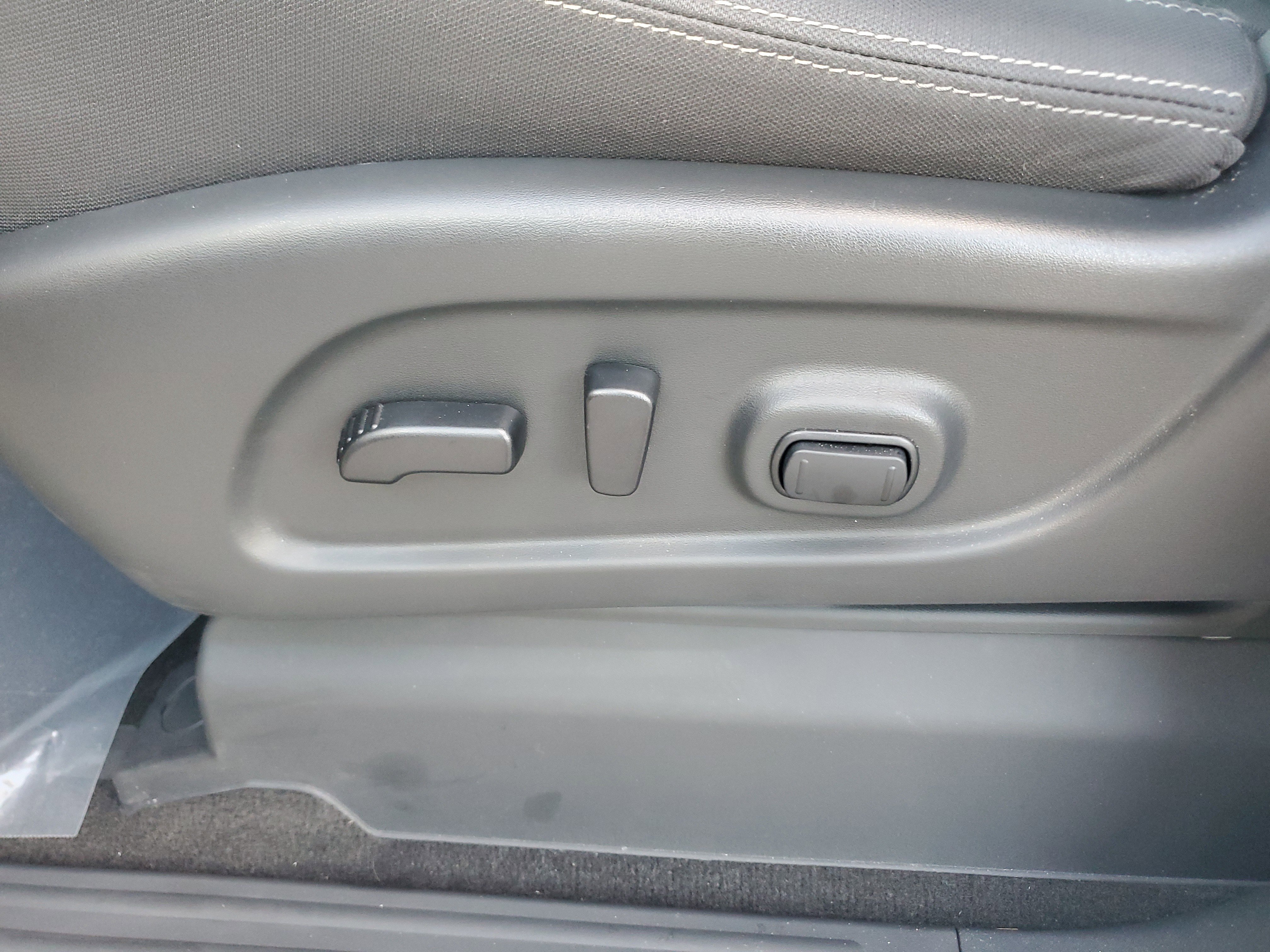 Certified 2024 Nissan Titan SV w/ SV Convenience Package image 12