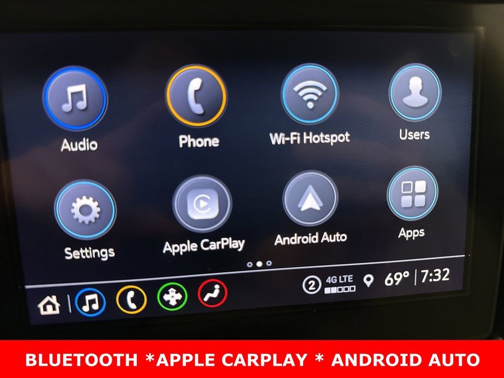 Used 2022 Chevrolet Traverse LT image 3