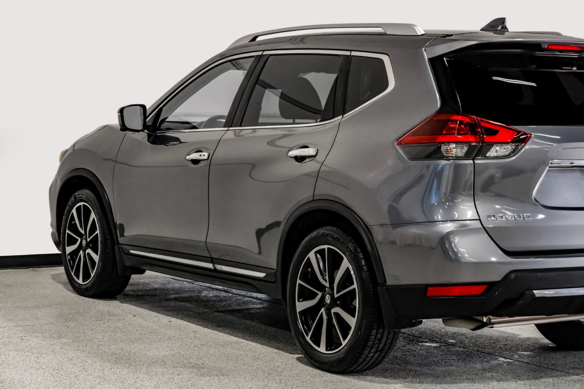 Used 2018 Nissan Rogue SL w/ Premium Package FWD image 15