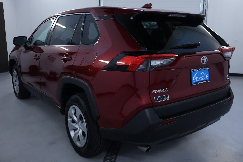 Used 2022 Toyota RAV4 LE AWD/4WD image 5