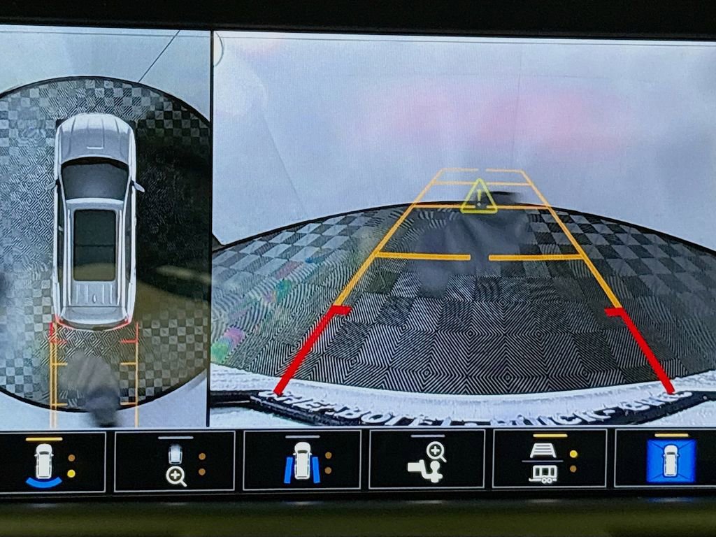 Certified 2024 GMC Terrain SLT w/ Infotainment Package II image 17