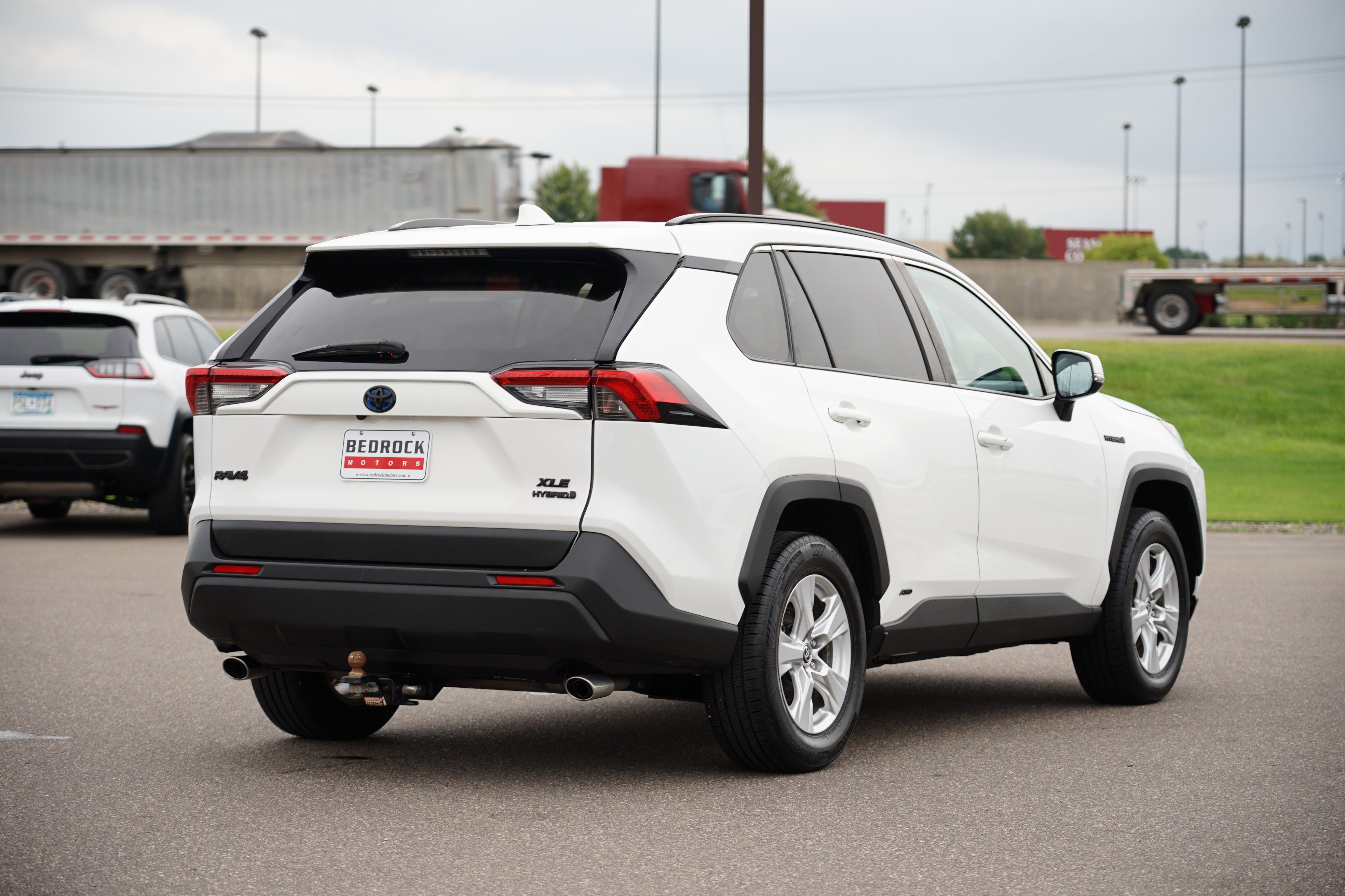 Used 2020 Toyota RAV4 XLE image 3