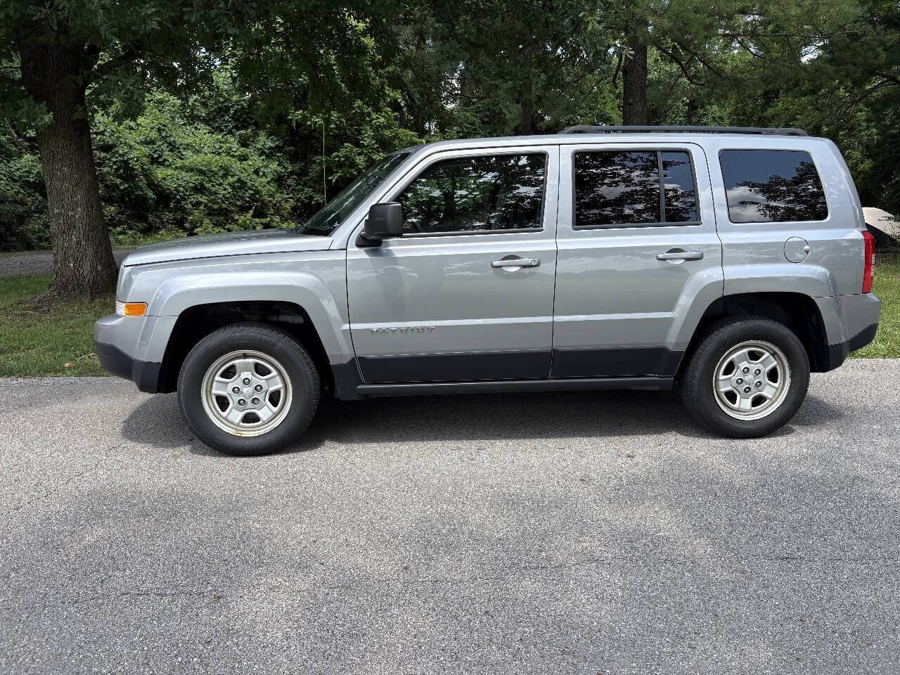 Used 2016 Jeep Patriot Sport w/ Power Value Group AWD/4WD image 3
