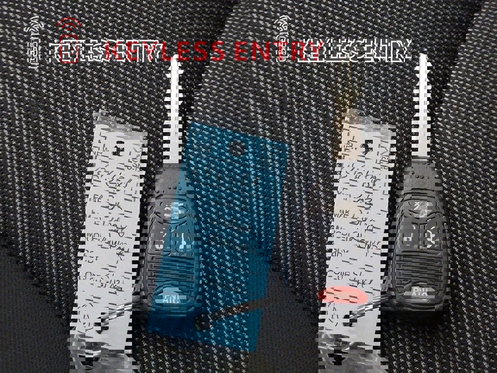 Used 2013 Dodge Avenger SE image 26