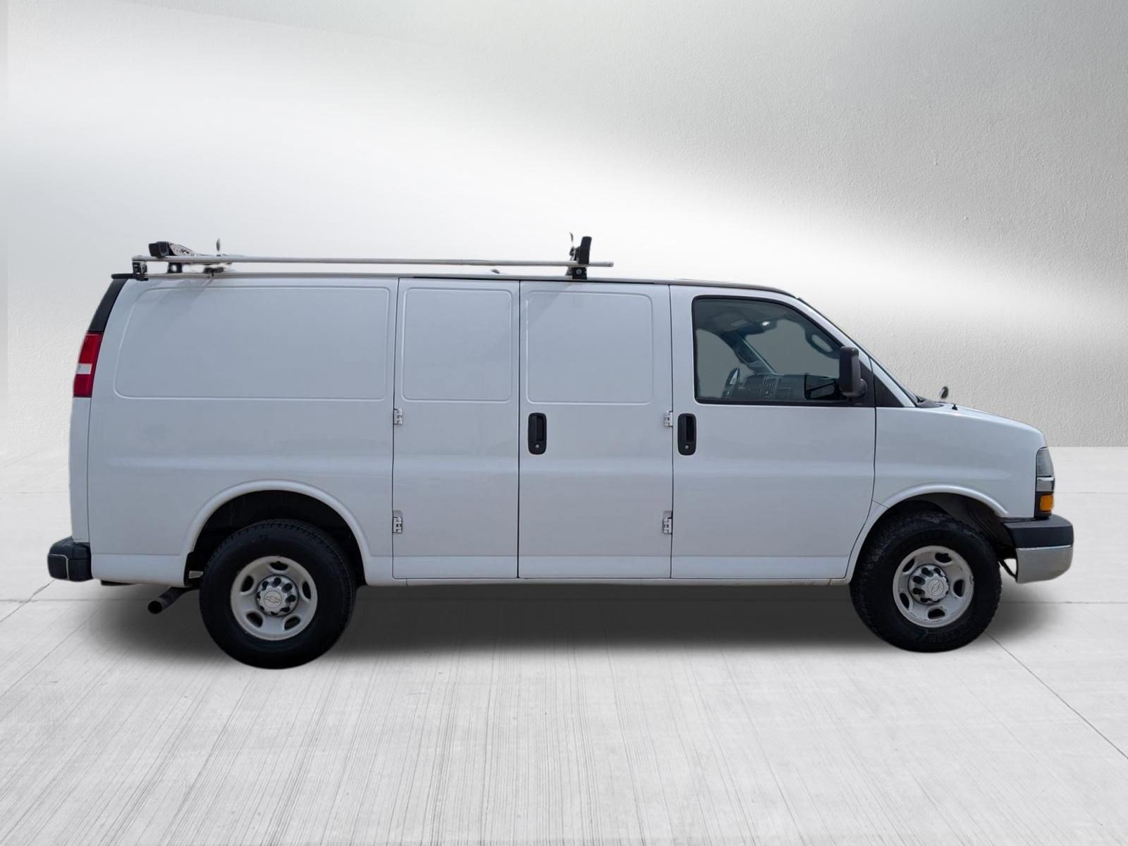 Used 2018 Chevrolet Express 2500 w/ Driver Convenience Package RWD image 6