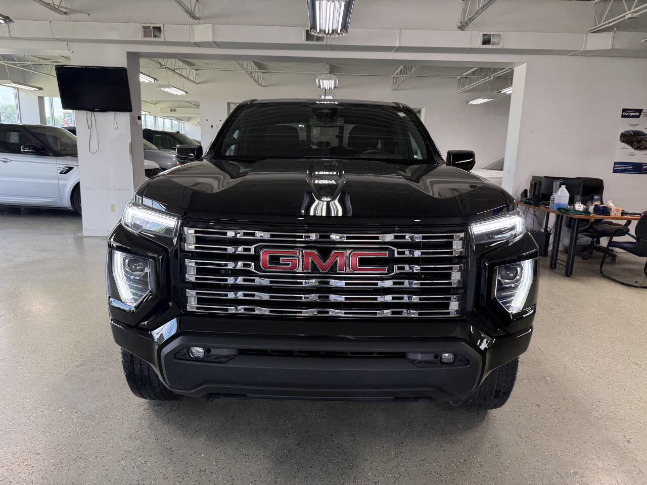 Used 2023 GMC Canyon Elevation w/ Convenience Package AWD/4WD image 3