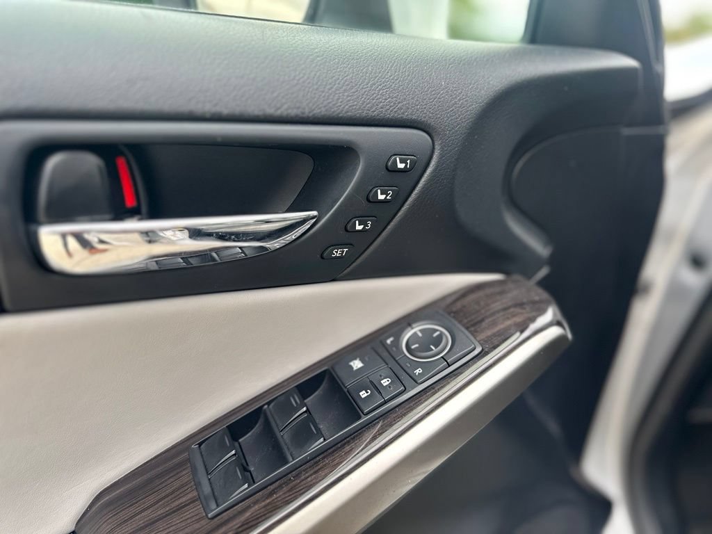 Used 2015 Lexus IS 350 AWD w/ Luxury Package image 15