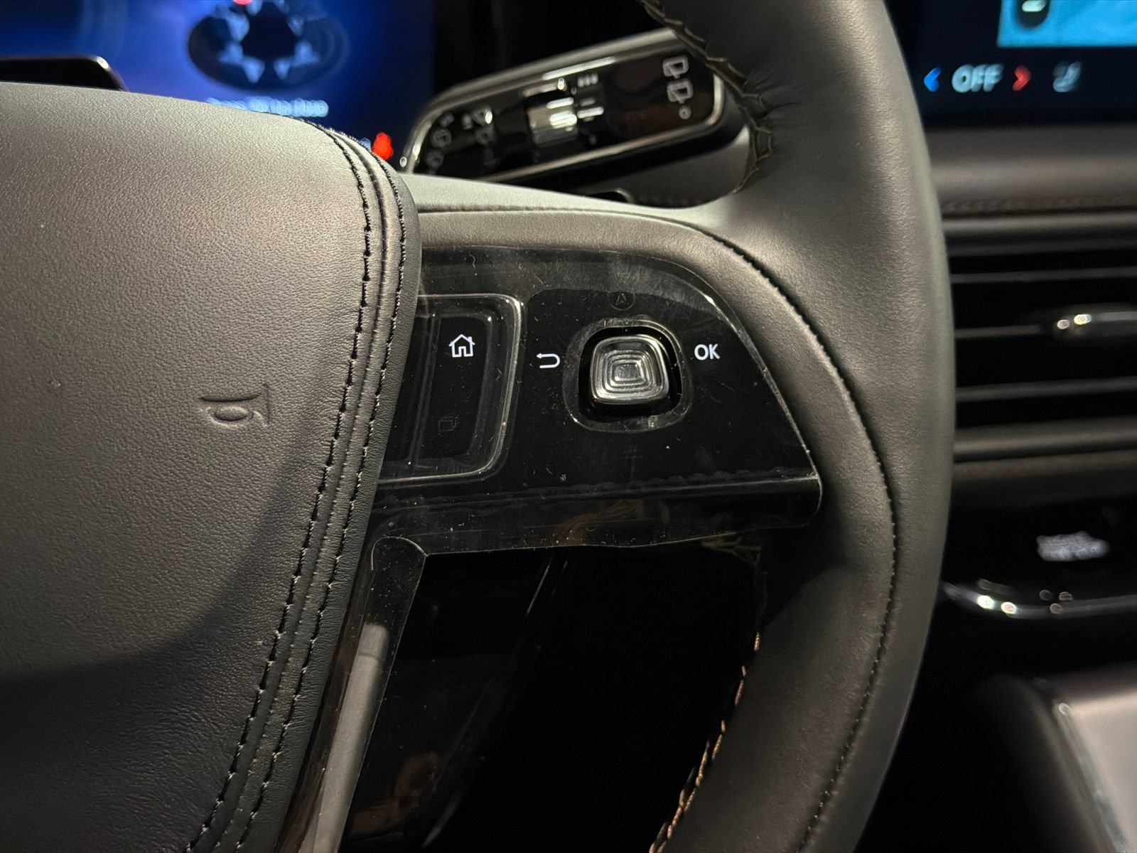 New 2026 Lincoln Aviator AWD image 24